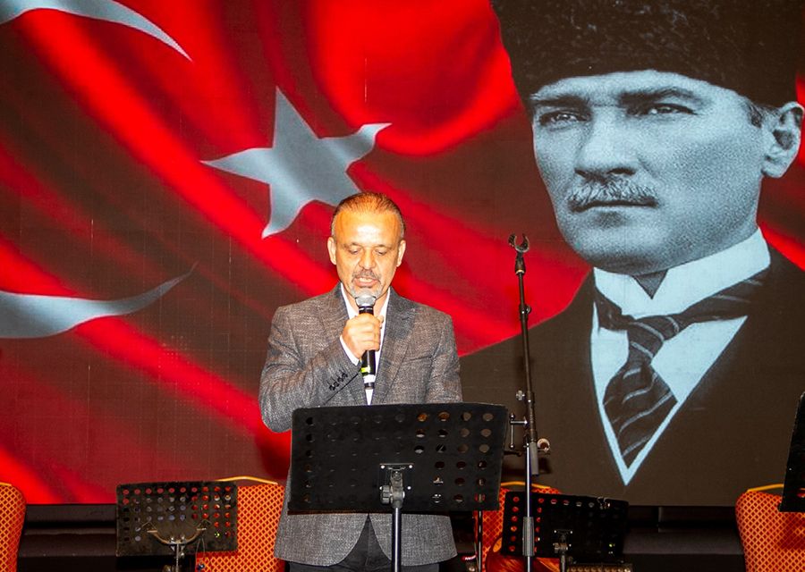Dr Özgür AKIN Presented the HumanHumanoid Politics and Diplomacy Ambassador Title