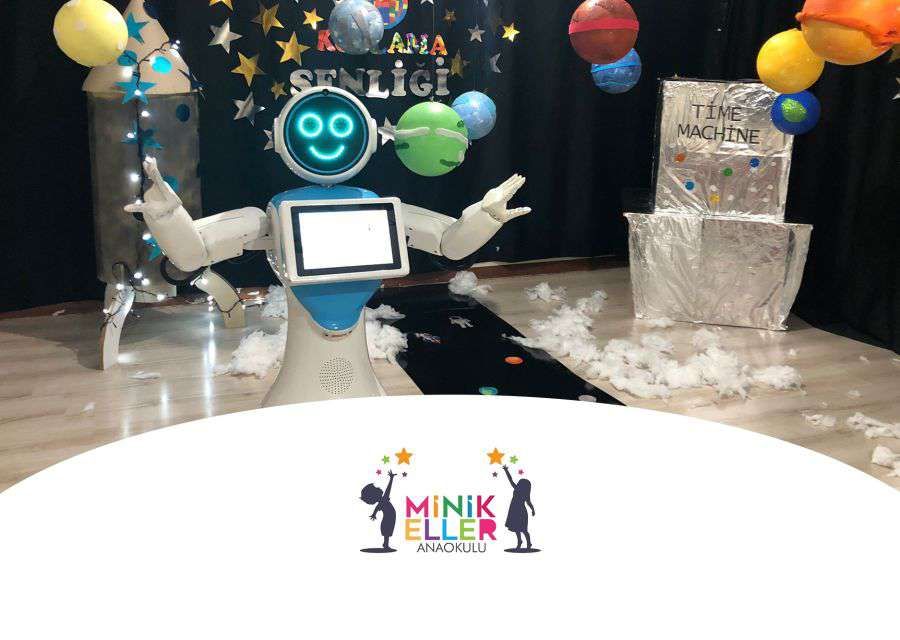 MINI ADA MET CHILDREN AT MINIK ELLER KINDERGARTEN