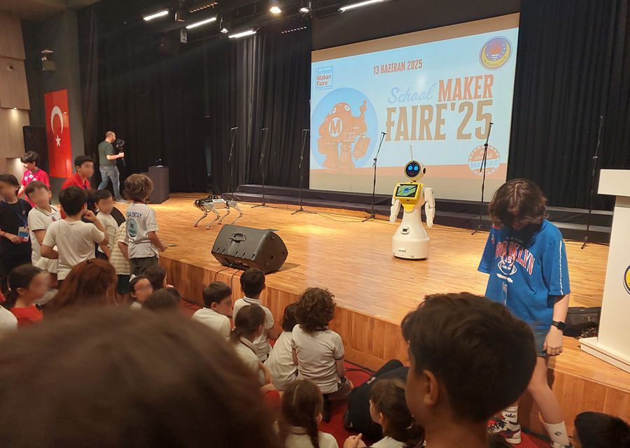 MINI ADA AND ARAT AT TED RÖNESANS COLLEGE SCHOOL MAKER FAIRE EVENT